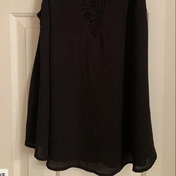 Guess Crepe Sleeveless Blouse with Lace Detail - Picture 4 of 4